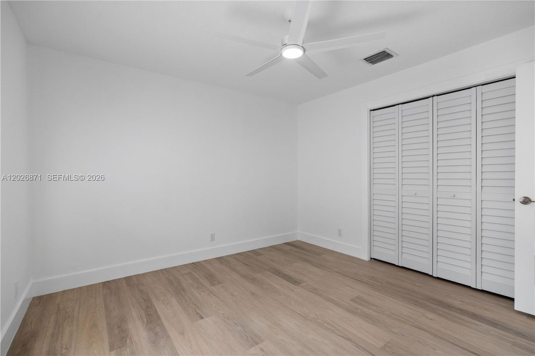 Activo con contrato: $5,950 (3 camas, 2 baños, 2047 Pies cuadrados)