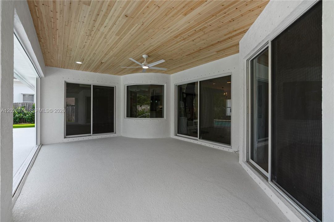Activo con contrato: $5,950 (3 camas, 2 baños, 2047 Pies cuadrados)
