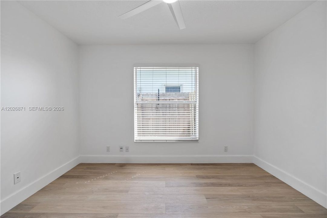Activo con contrato: $5,950 (3 camas, 2 baños, 2047 Pies cuadrados)