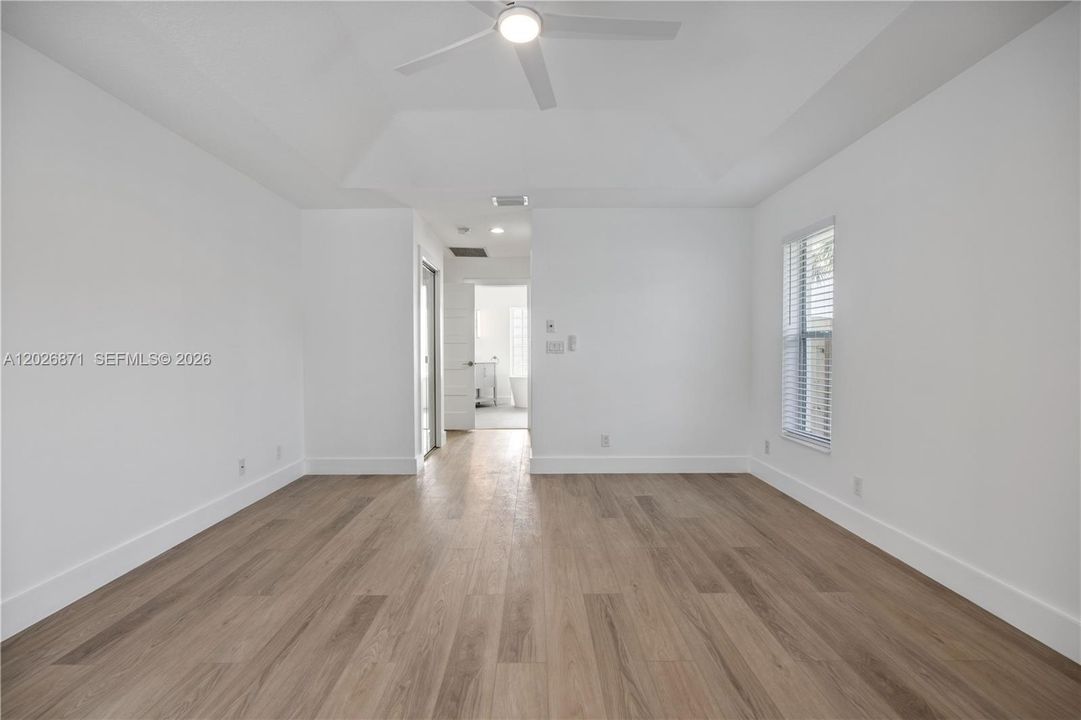 Activo con contrato: $5,950 (3 camas, 2 baños, 2047 Pies cuadrados)