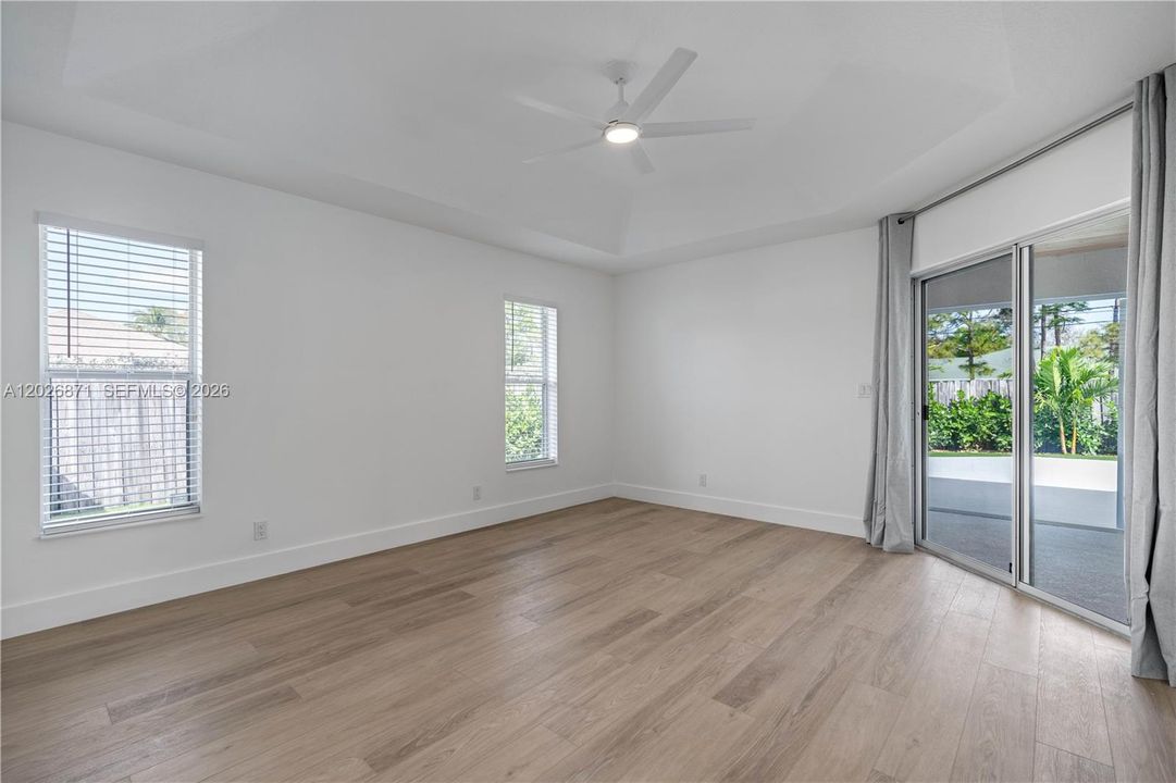 Activo con contrato: $5,950 (3 camas, 2 baños, 2047 Pies cuadrados)