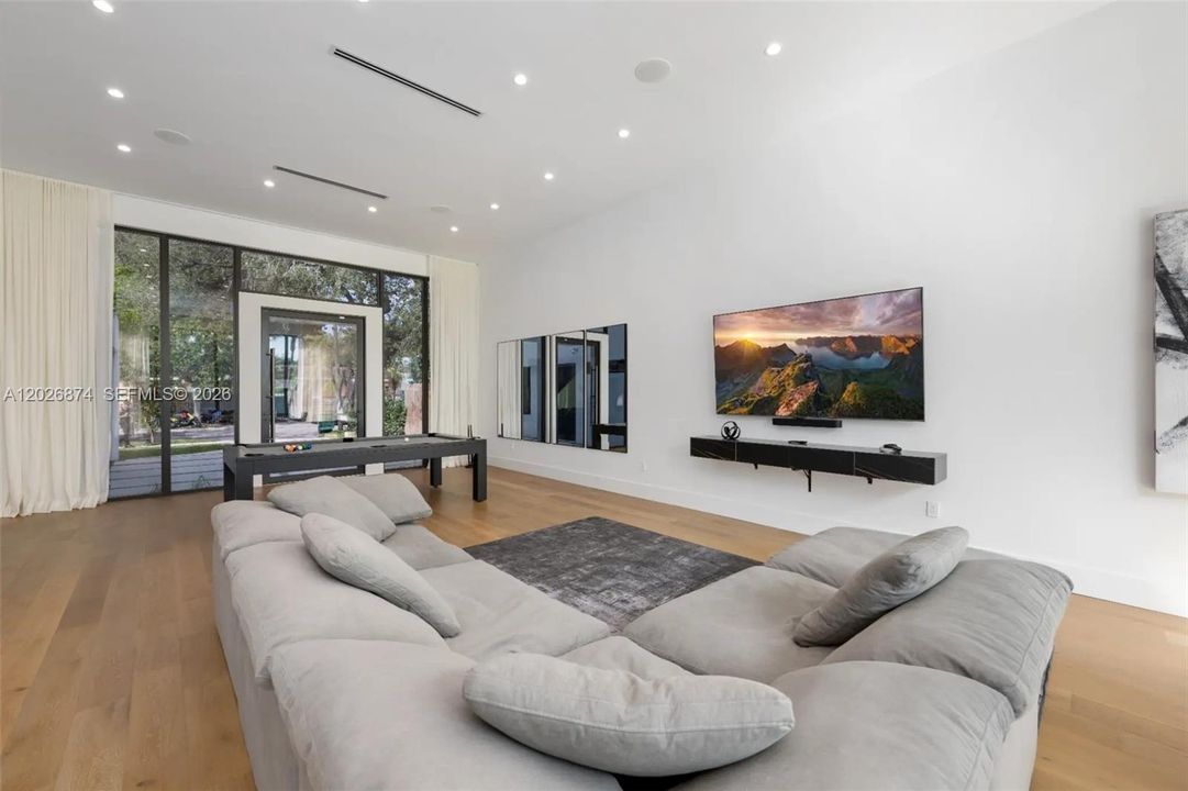 For Sale: $2,750,000 (4 beds, 3 baths, 2919 Square Feet)