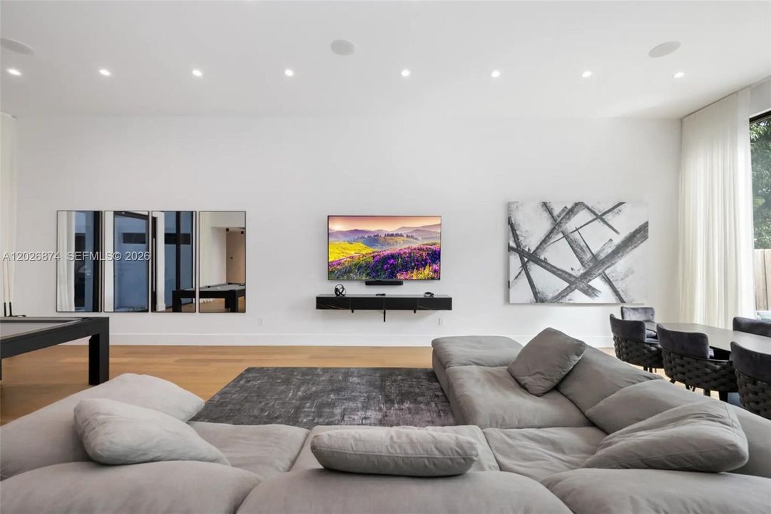 For Sale: $2,750,000 (4 beds, 3 baths, 2919 Square Feet)