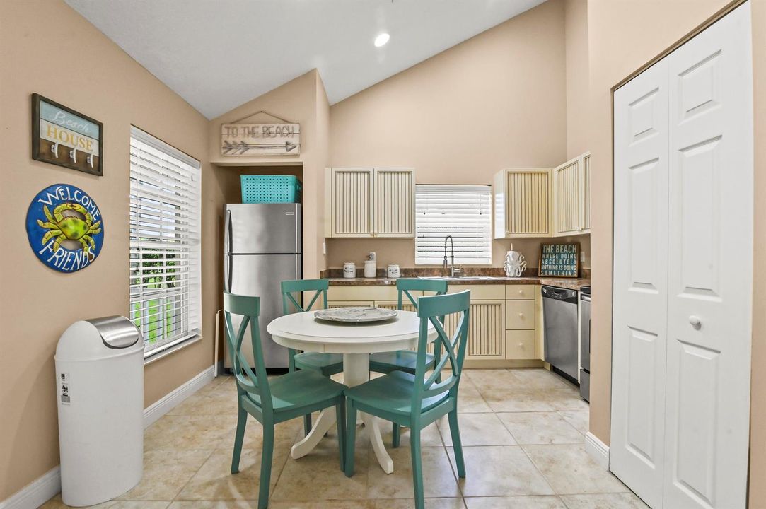 56 Dining room 01