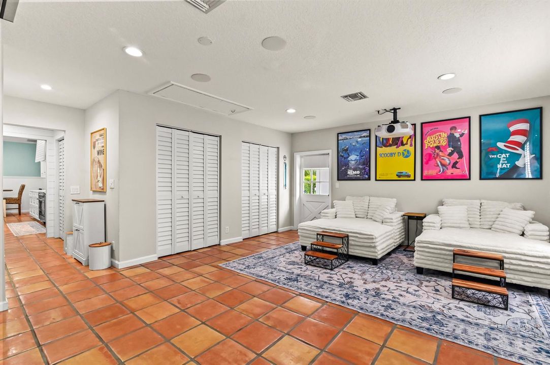 34 Family Room 02