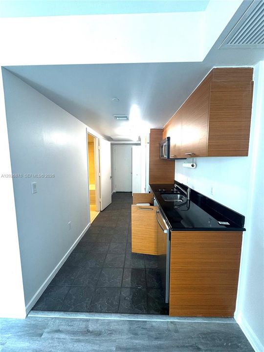 В аренду: $2,350 (0 спален, 1 ванн, 567 Квадратных фут)