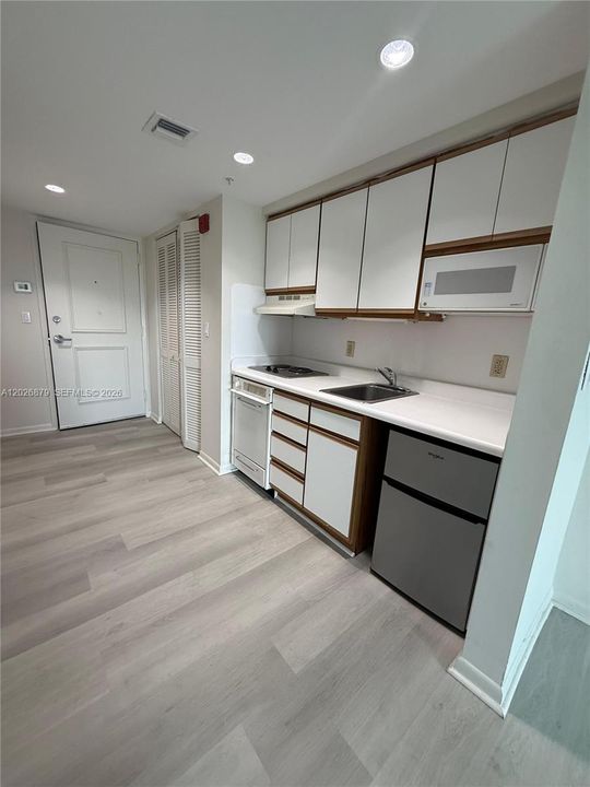Active With Contract: $1,300 (40 beds, 40 baths, 300 Square Feet)