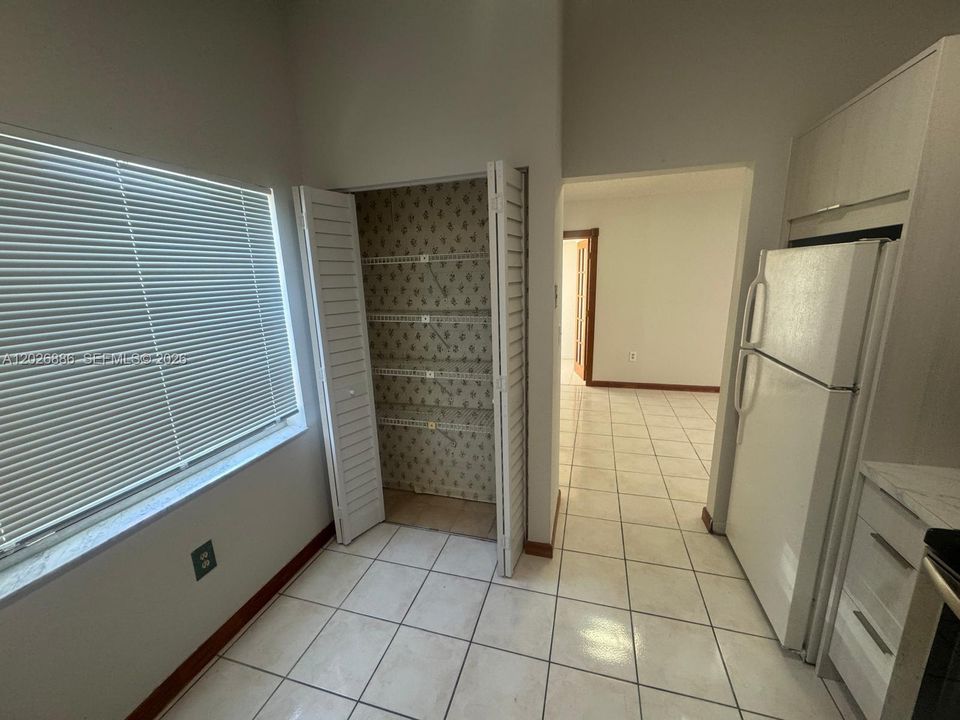 For Rent: $3,200 (3 beds, 1 baths, 1302 Square Feet)