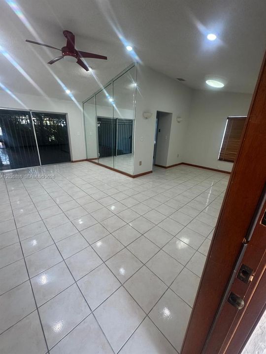 For Rent: $3,200 (3 beds, 1 baths, 1302 Square Feet)