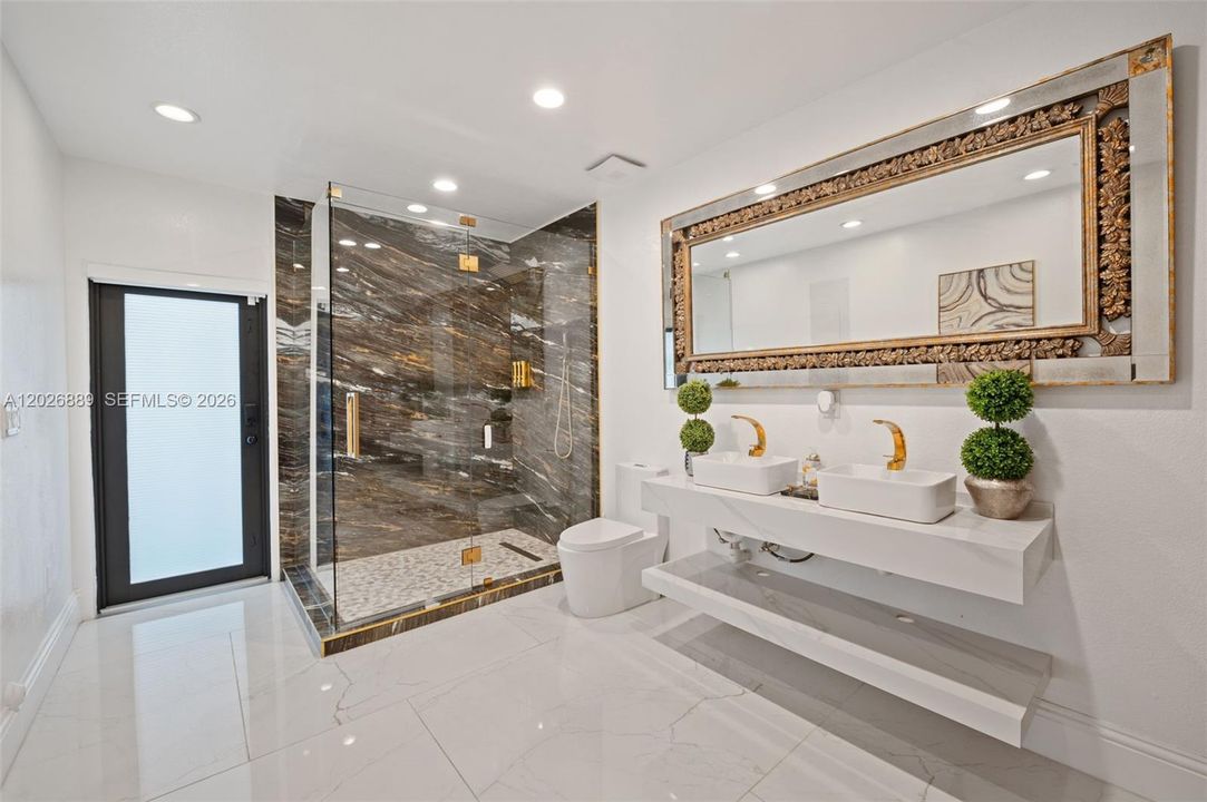 Active With Contract: $1,750,000 (5 beds, 5 baths, 3945 Square Feet)