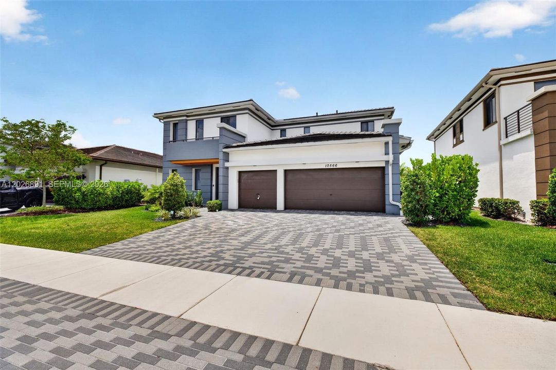For Sale: $1,425,000 (5 beds, 4 baths, 3425 Square Feet)