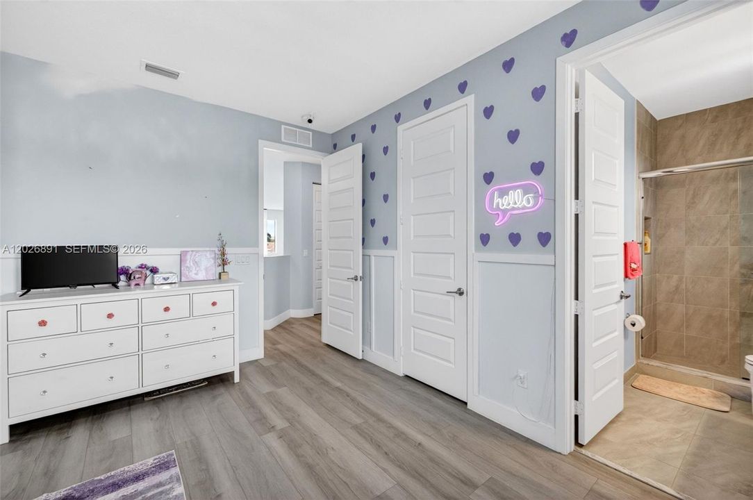For Sale: $1,425,000 (5 beds, 4 baths, 3425 Square Feet)
