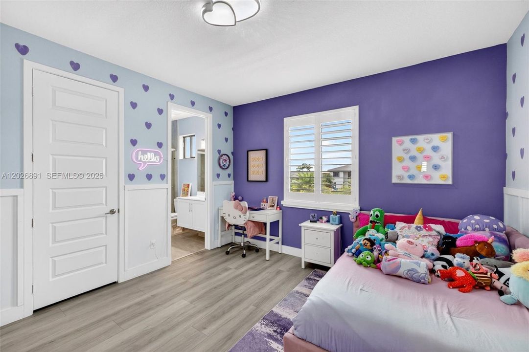 For Sale: $1,425,000 (5 beds, 4 baths, 3425 Square Feet)