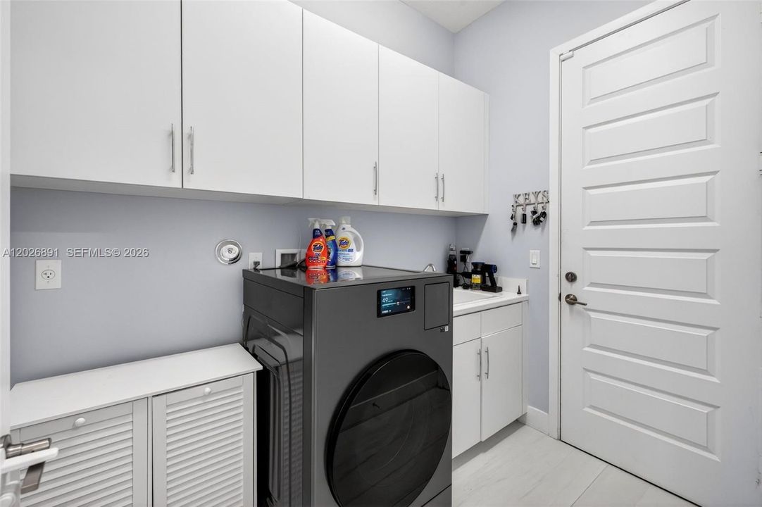 For Sale: $1,425,000 (5 beds, 4 baths, 3425 Square Feet)