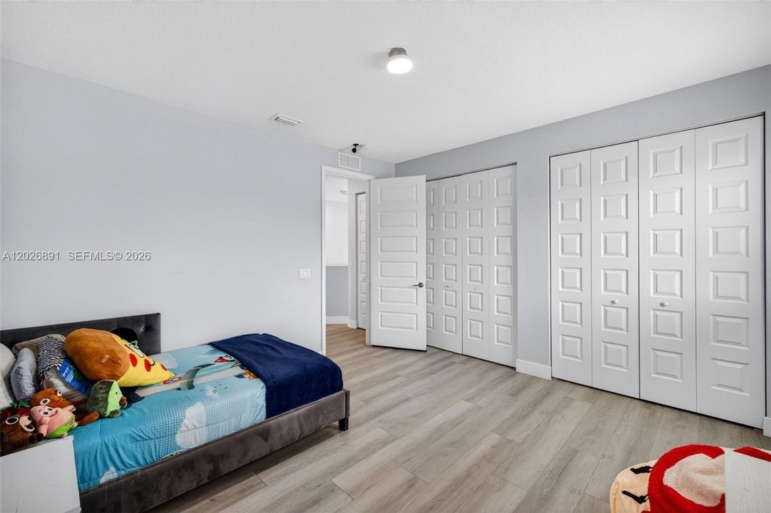 For Sale: $1,425,000 (5 beds, 4 baths, 3425 Square Feet)