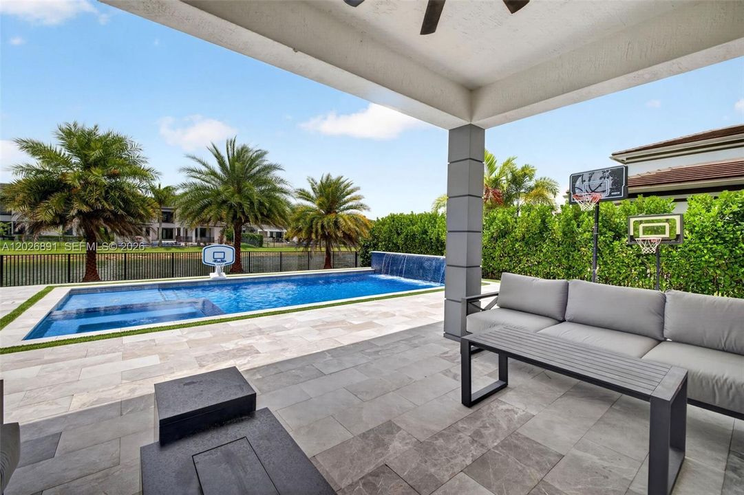 For Sale: $1,425,000 (5 beds, 4 baths, 3425 Square Feet)