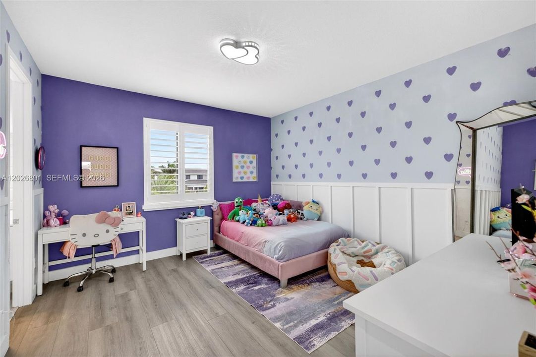 For Sale: $1,425,000 (5 beds, 4 baths, 3425 Square Feet)