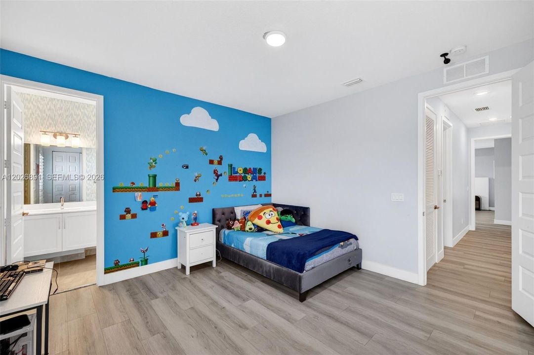 For Sale: $1,425,000 (5 beds, 4 baths, 3425 Square Feet)