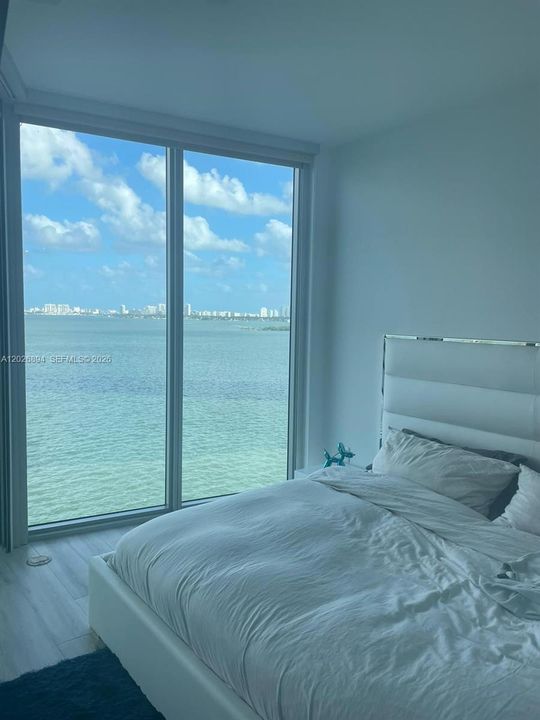 Activo con contrato: $750,000 (2 camas, 2 baños, 912 Pies cuadrados)
