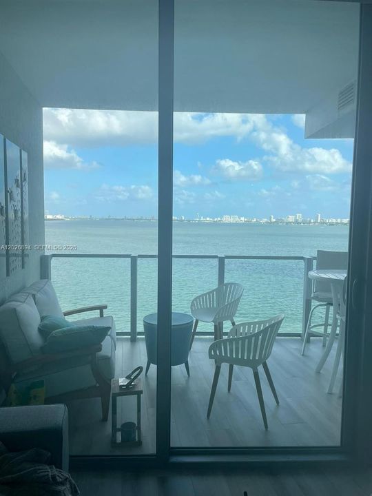 Activo con contrato: $750,000 (2 camas, 2 baños, 912 Pies cuadrados)