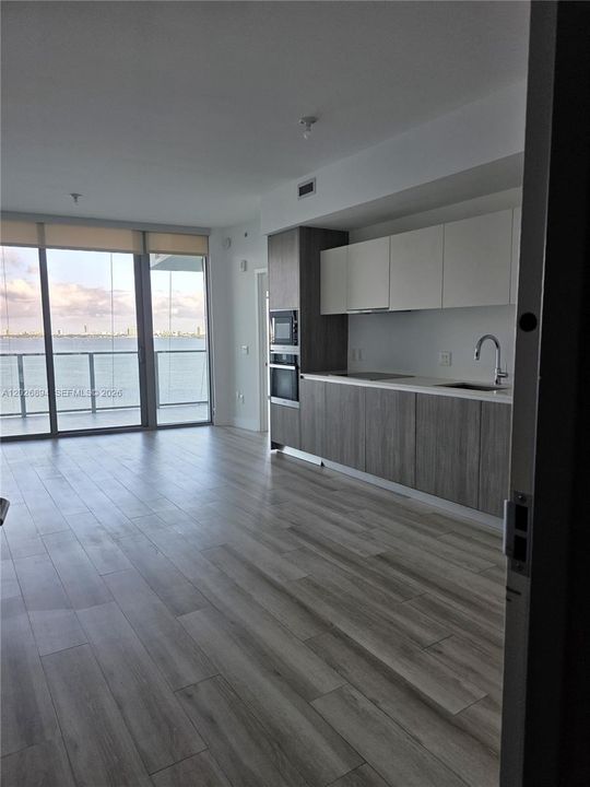 Activo con contrato: $750,000 (2 camas, 2 baños, 912 Pies cuadrados)