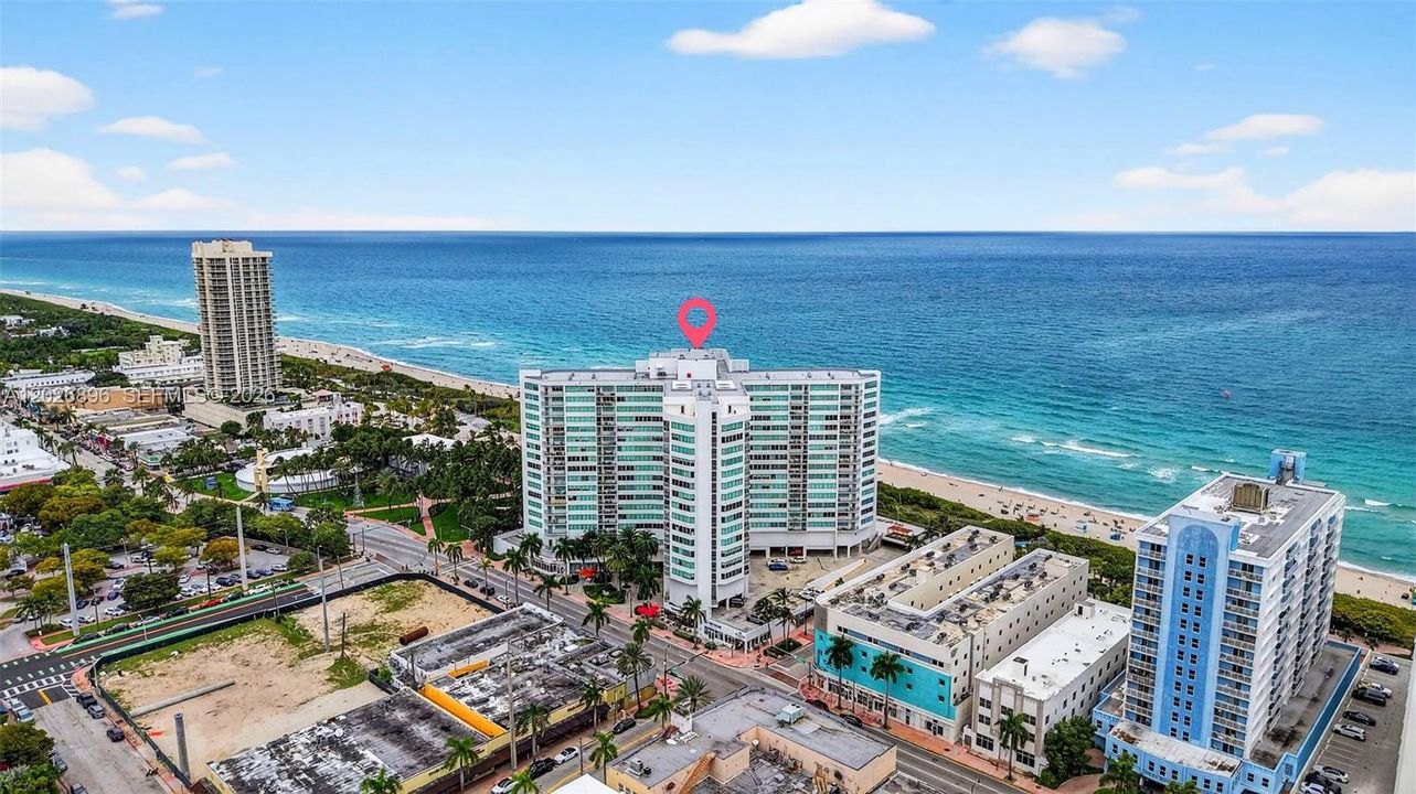 For Sale: $449,000 (1 beds, 2 baths, 912 Square Feet)