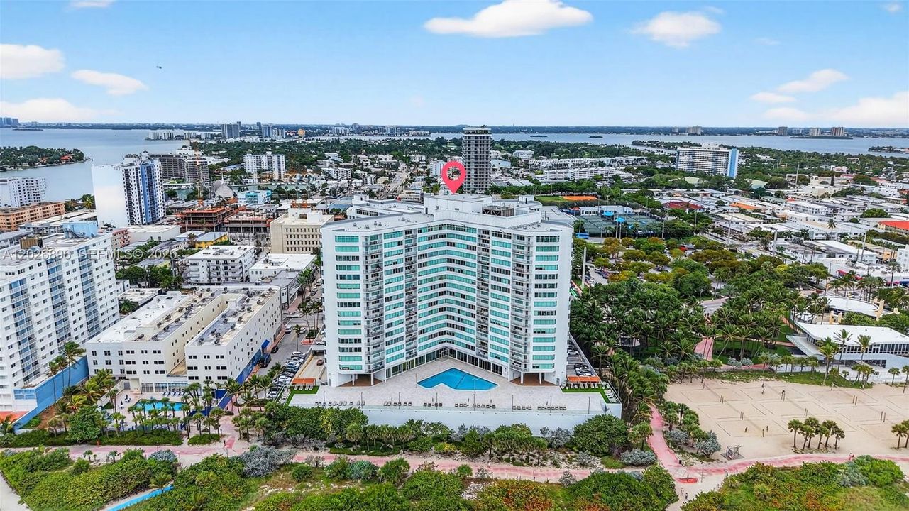 For Sale: $449,000 (1 beds, 2 baths, 912 Square Feet)