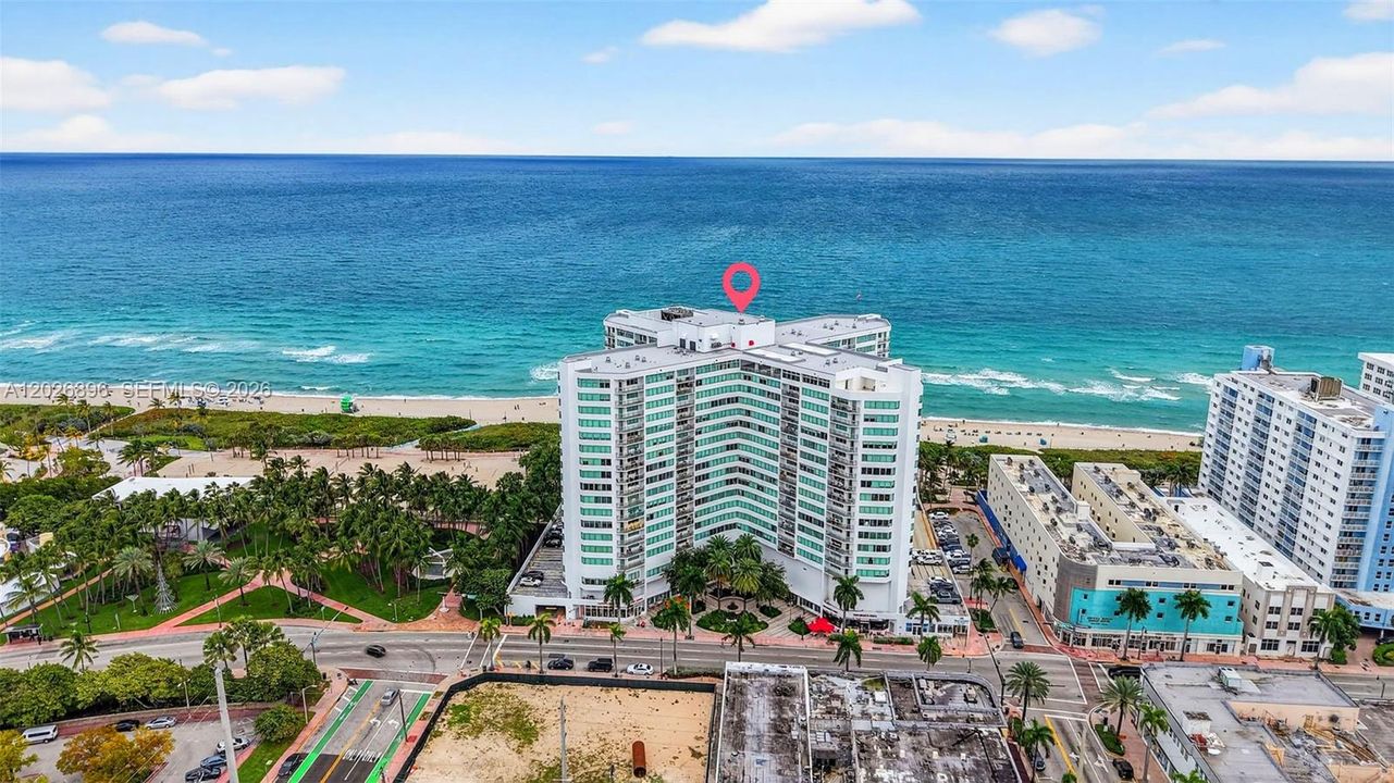 For Sale: $449,000 (1 beds, 2 baths, 912 Square Feet)