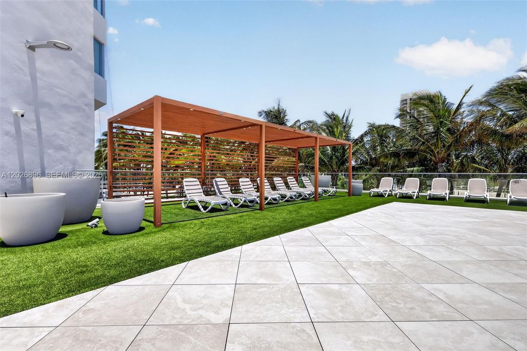For Sale: $449,000 (1 beds, 2 baths, 912 Square Feet)