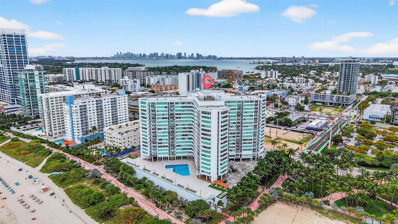 For Sale: $449,000 (1 beds, 2 baths, 912 Square Feet)