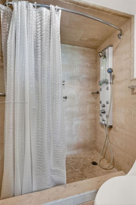 For Sale: $449,000 (1 beds, 2 baths, 912 Square Feet)