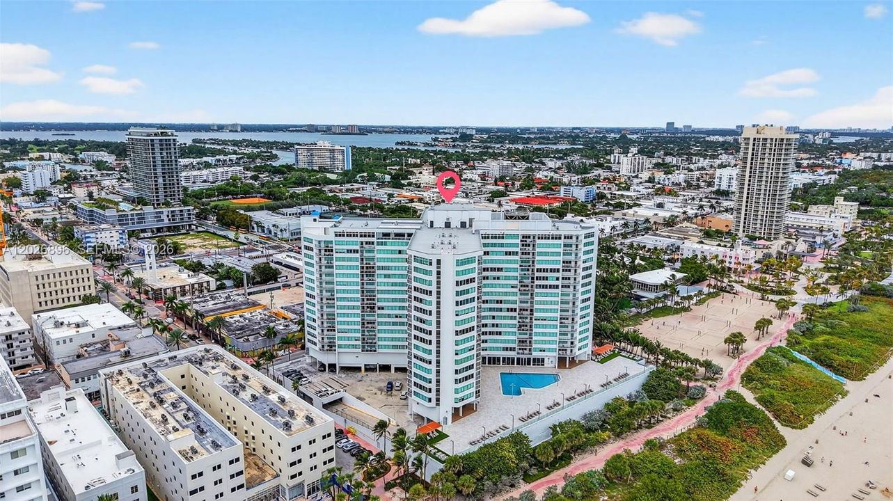For Sale: $449,000 (1 beds, 2 baths, 912 Square Feet)