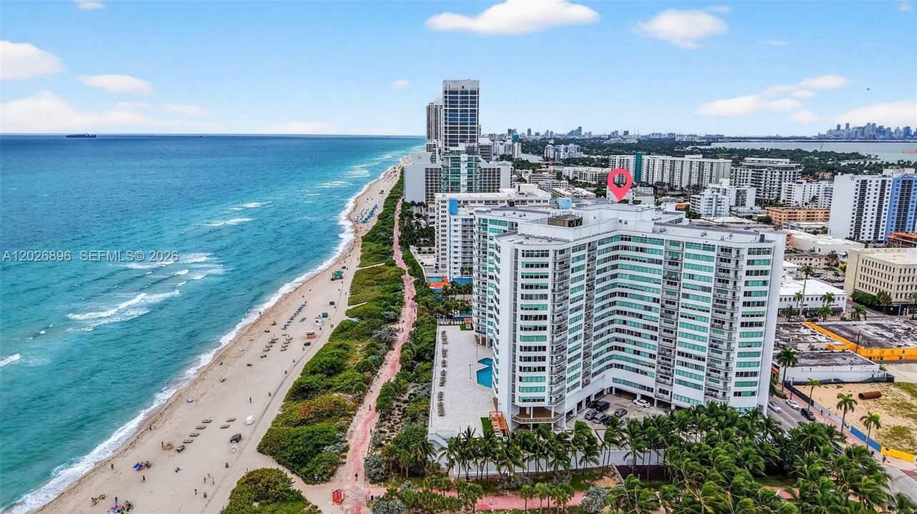 For Sale: $449,000 (1 beds, 2 baths, 912 Square Feet)