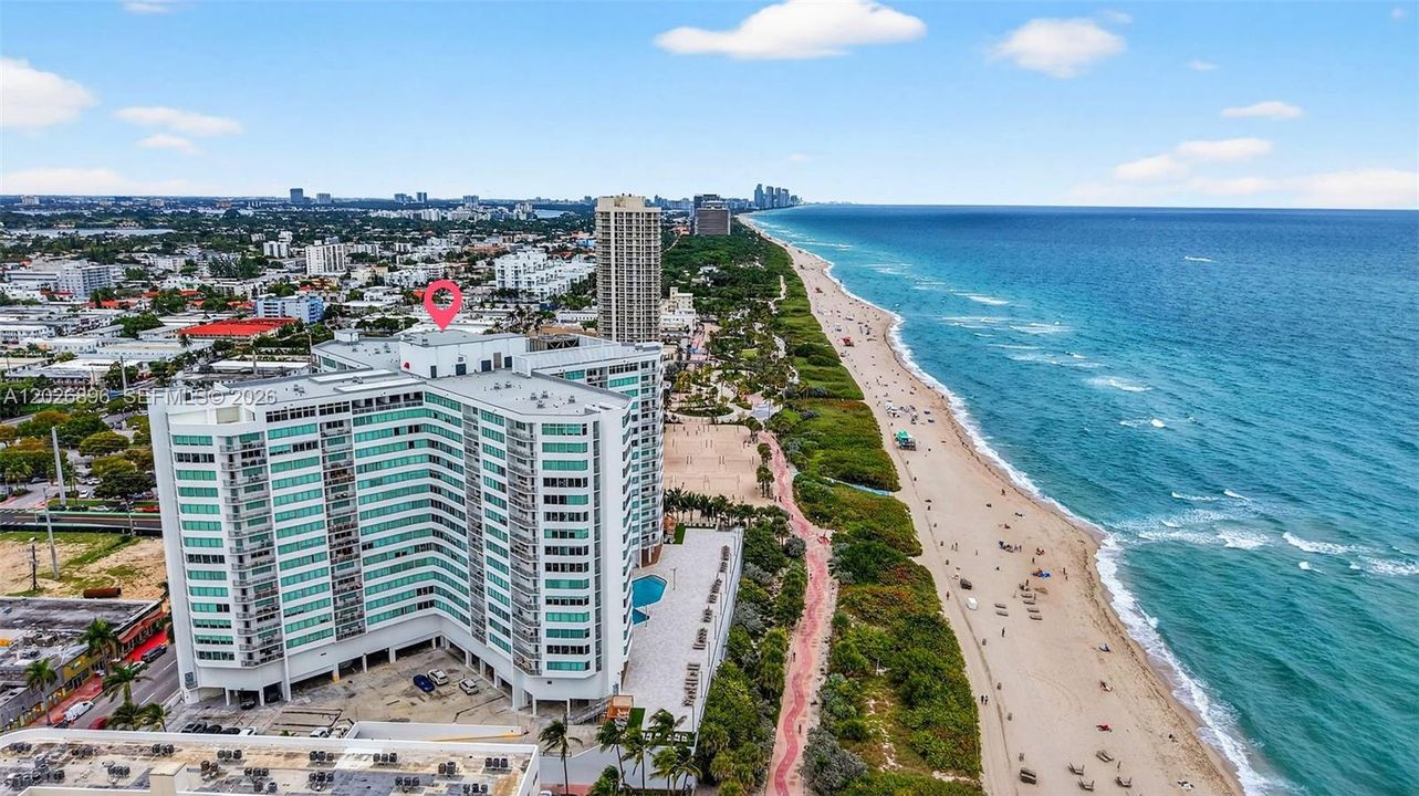 For Sale: $449,000 (1 beds, 2 baths, 912 Square Feet)