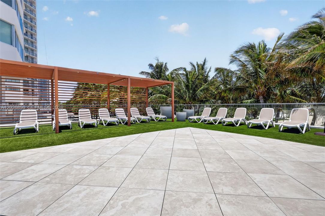 For Sale: $449,000 (1 beds, 2 baths, 912 Square Feet)