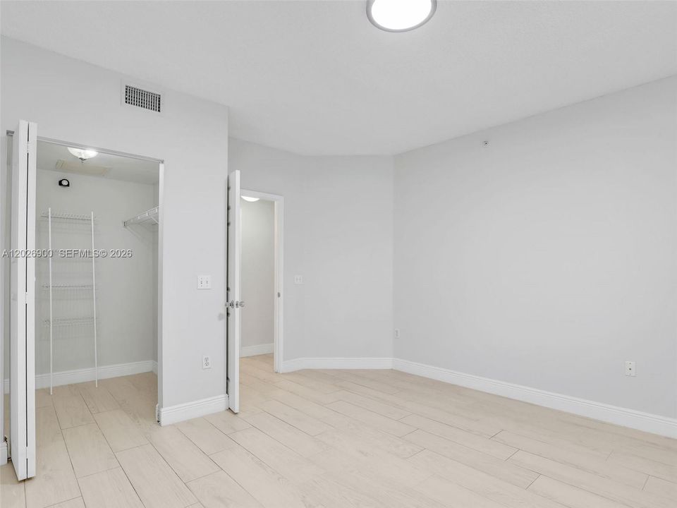 For Rent: $1,750 (1 beds, 1 baths, 744 Square Feet)