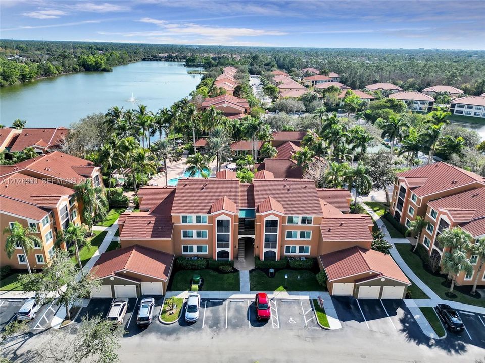 For Rent: $1,750 (1 beds, 1 baths, 744 Square Feet)