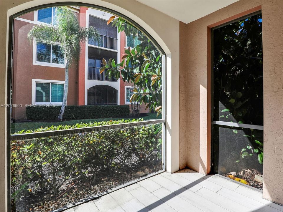 For Rent: $1,750 (1 beds, 1 baths, 744 Square Feet)