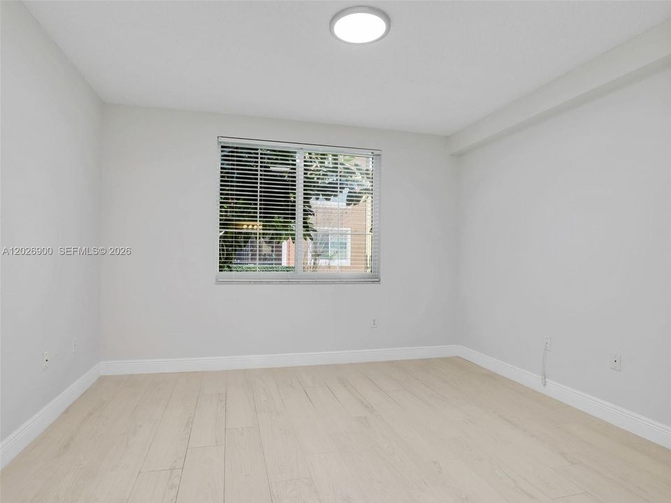 For Rent: $1,750 (1 beds, 1 baths, 744 Square Feet)