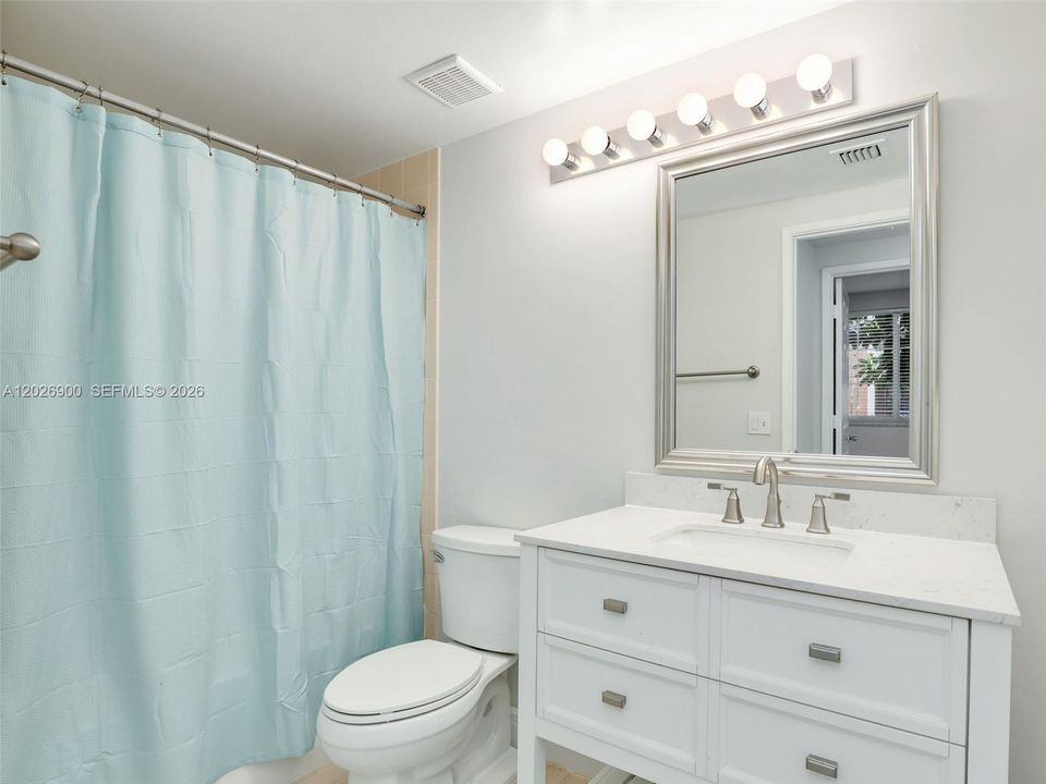 For Rent: $1,750 (1 beds, 1 baths, 744 Square Feet)
