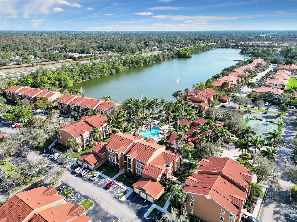 For Rent: $1,750 (1 beds, 1 baths, 744 Square Feet)