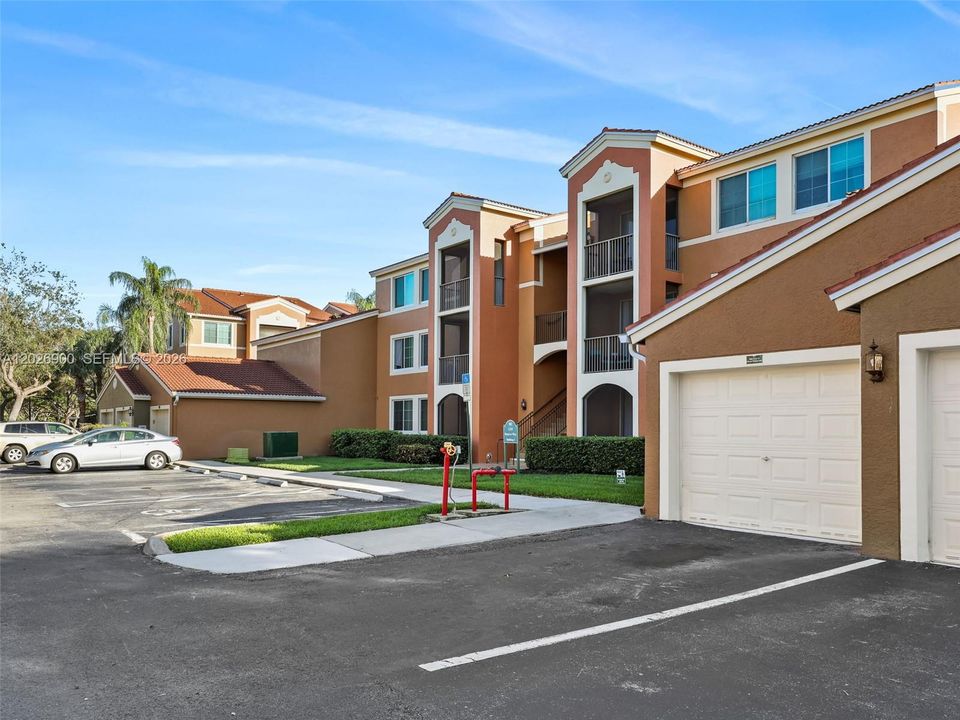 For Rent: $1,750 (1 beds, 1 baths, 744 Square Feet)