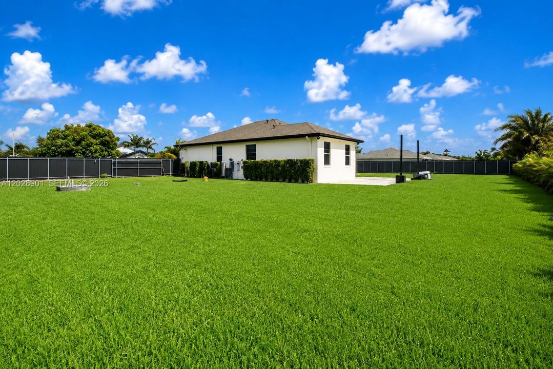 For Sale: $760,000 (4 beds, 2 baths, 1799 Square Feet)