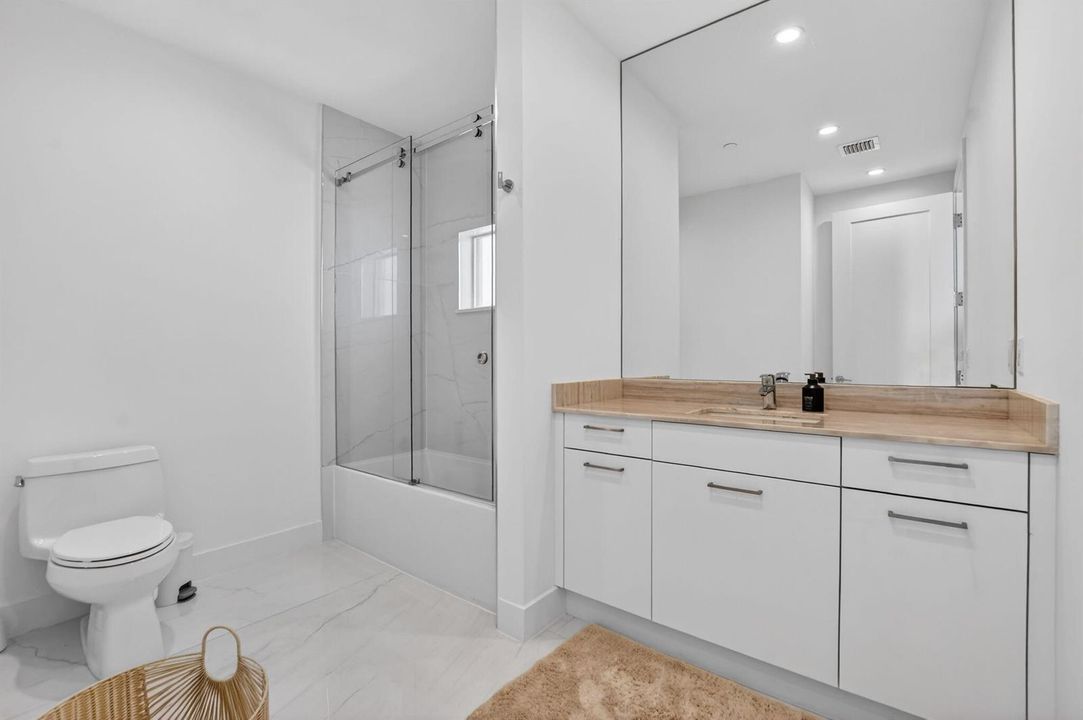 57-web-or-mls-4130 NW 17 Ave (67)