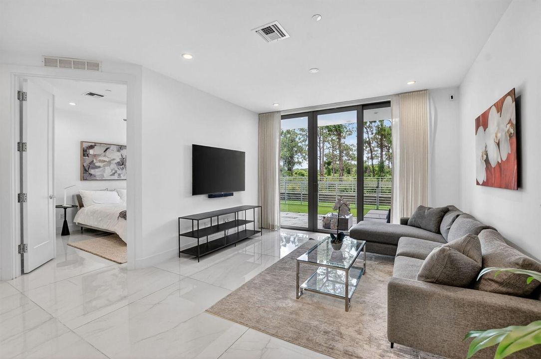7-web-or-mls-4130 NW 17 Ave (14)