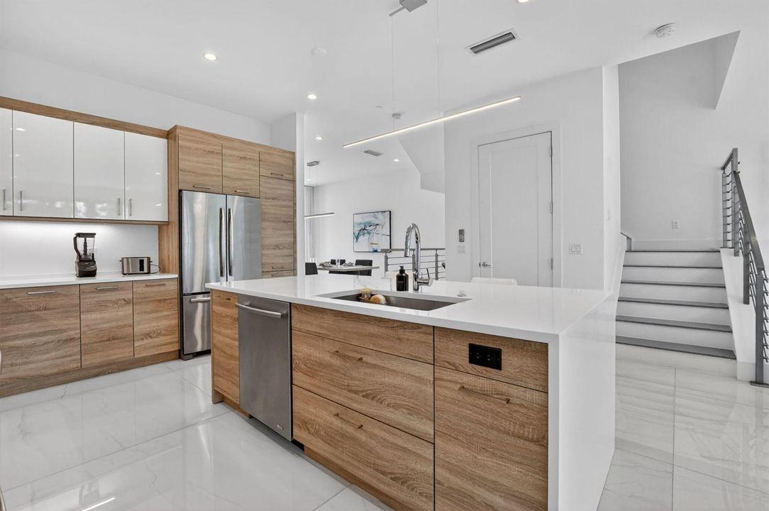 23-web-or-mls-4130 NW 17 Ave (30)
