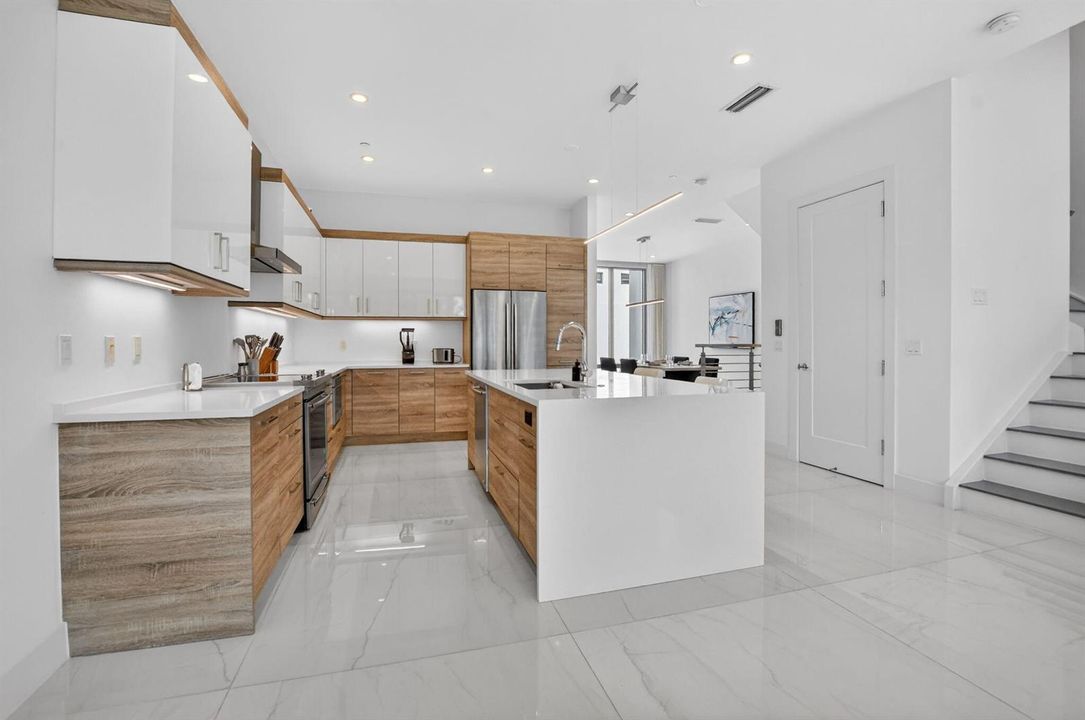 22-web-or-mls-4130 NW 17 Ave (29)