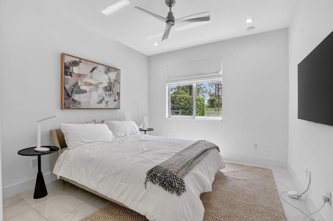 11-web-or-mls-4130 NW 17 Ave (18)
