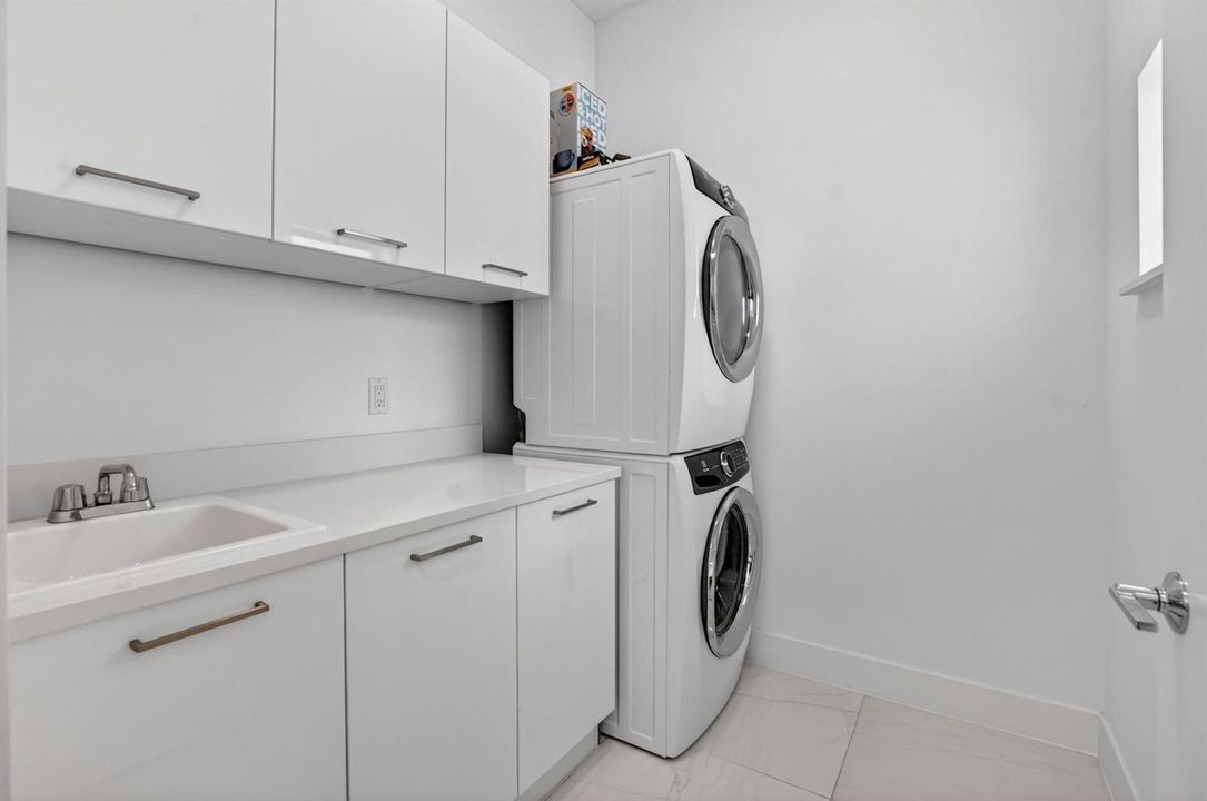 40-web-or-mls-4130 NW 17 Ave (52)