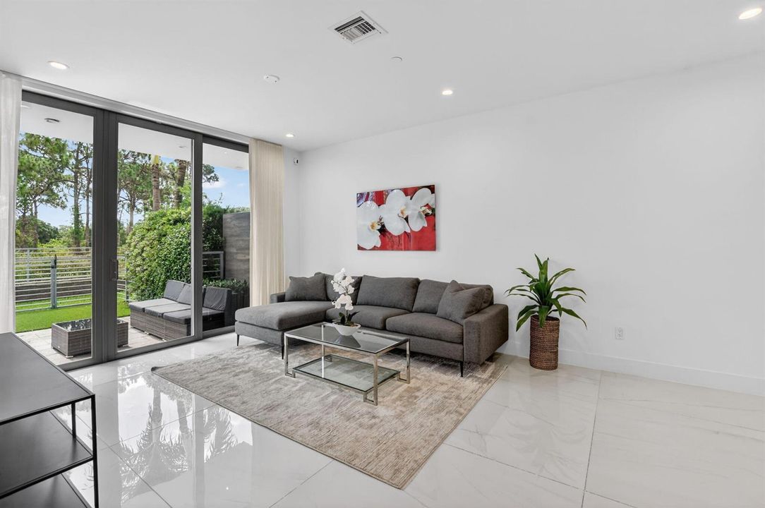 8-web-or-mls-4130 NW 17 Ave (15)